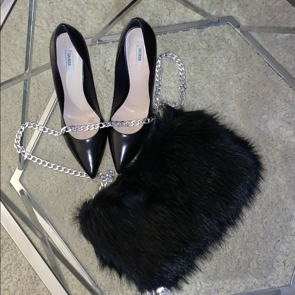 Guess Pumps